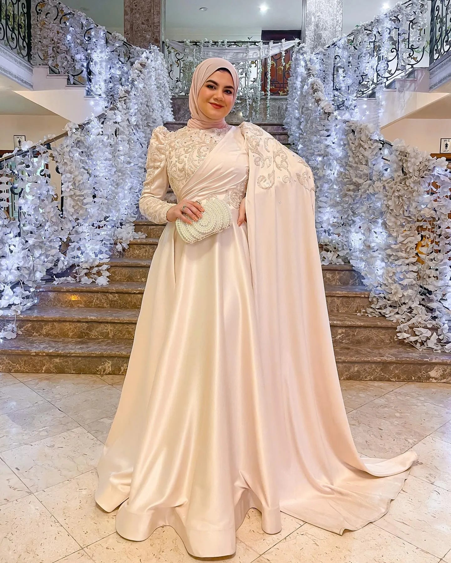Long Sleeve Muslim Evening Dress Elegant Satin Beaded Lace Arabic Hijab Formal Party Dress Vestido Fiesta Boda Invitada