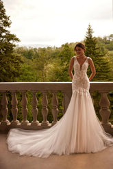 Trendy Tank Wedding Gown For Women Sequined Beads V-Neck Lace Appliques Court Train Vestido De Noiva Customized Champagne