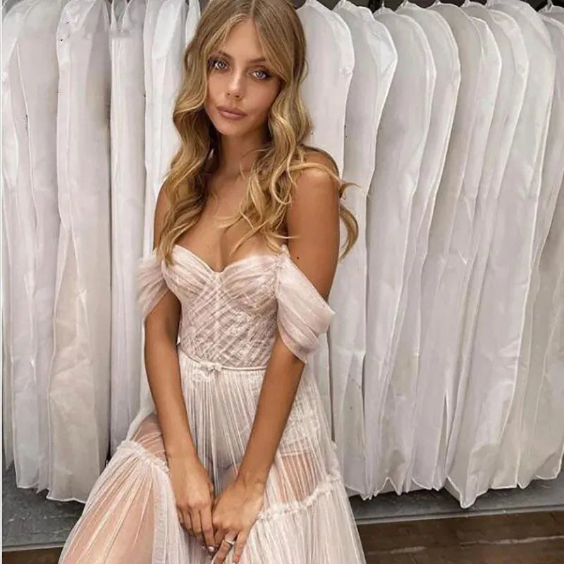 Boho Beach Wedding Dresses Off the shoulder Lace Appliqued Bridal Gowns Sleeveless Illusion Elegant Bohemian Ivory Dresses
