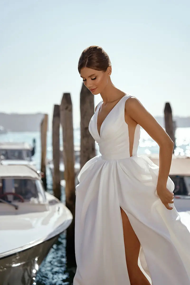 Beach A-Line Wedding Dress Backless Side Slit Floor Length Sleeveless Side Slit For Women Customize To Measures Robe De Mariee