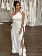 One-shoulder neckline with Side Skirt split Wedding Dress Court Train Dress Bridal Gown Vestido De Novia Satin Skirt Bow