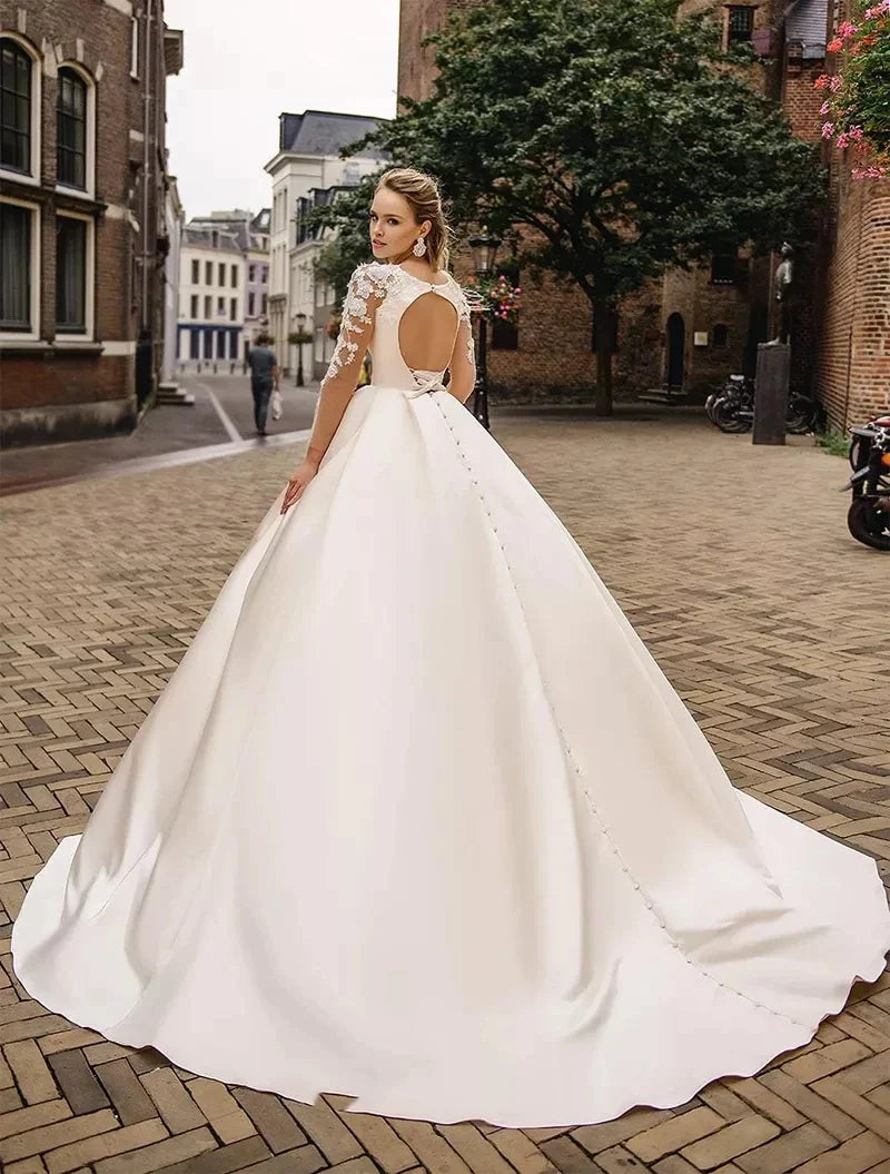 Simple Satin Bridal Dresses Sexy Backless Round Neck Princess Wedding Gowns A-Line Lace Applique Long Sleeve Formal Beach Party