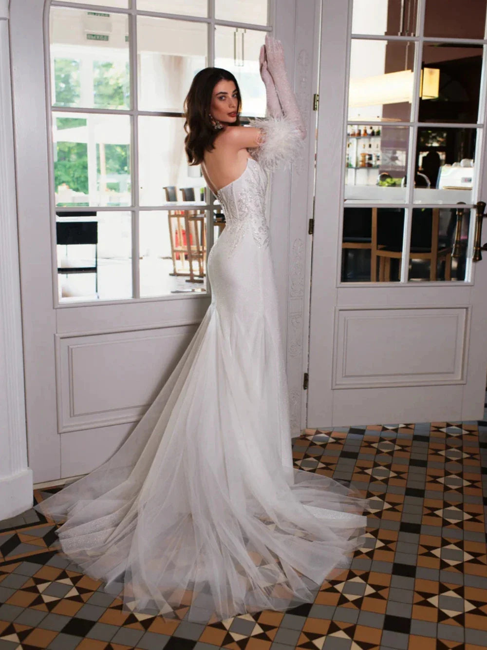 Sexy Strapless Backless Wedding Dress Sparkly Sequins Bride Robe Graceful Tulle Feathers Long Bridal Gown Robe De Mariée