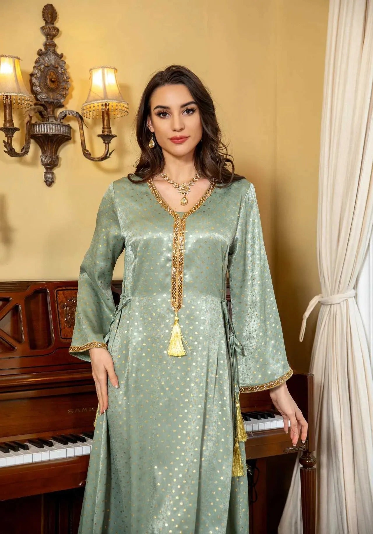 Dubai Moslimvrouwen Casual lange jurken Marokkaanse Saoedische Saoedische Kaftan Clothing vaste velours gordel Gold Stemping Abayas 2024 NIEUW