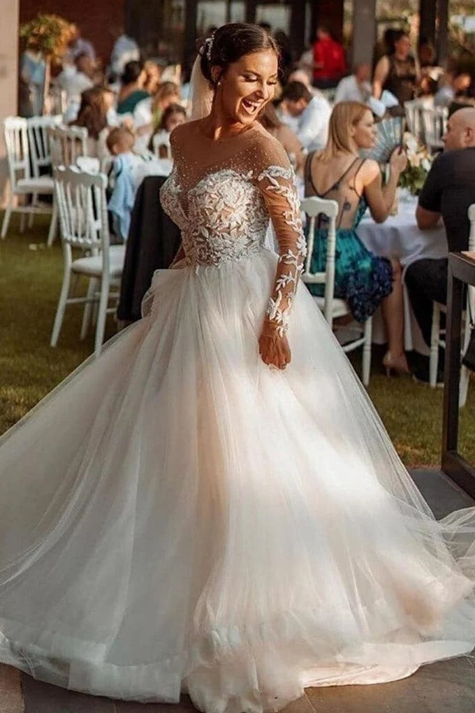  Abiti da sposa in tulle punteggiati in spiaggia Robe de Mariee maniche lunghe Design a torro Appliques in pizzo Abiti da sposa formali