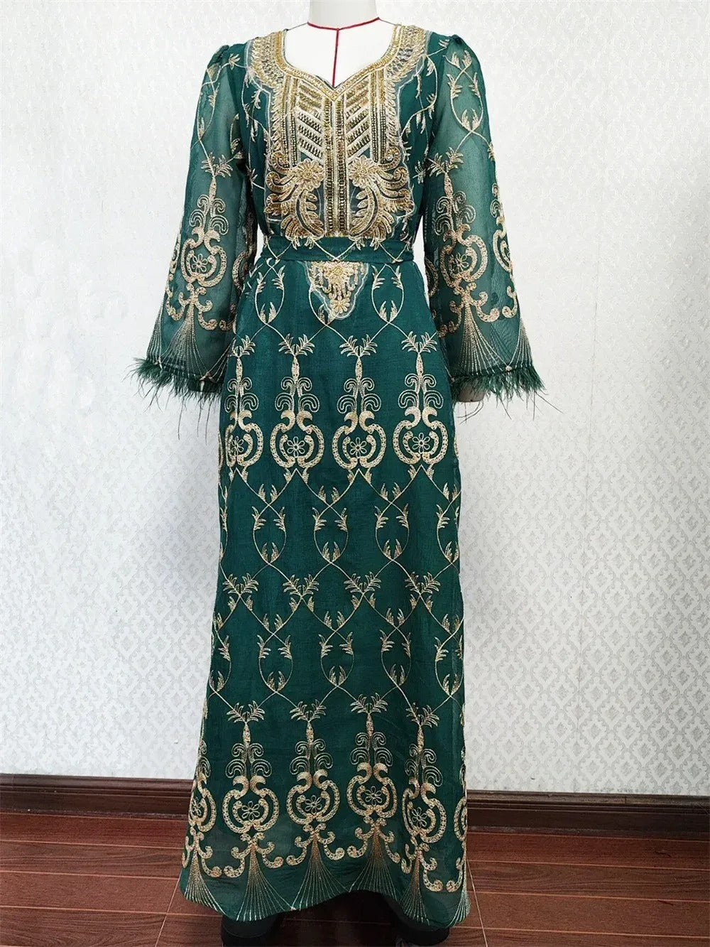 Dubai Gold Blumensticke Pailletten Feathers Patchwork Langarm gegen Kragen ethnische Partykleid mit Schärptern Eid al-Adha