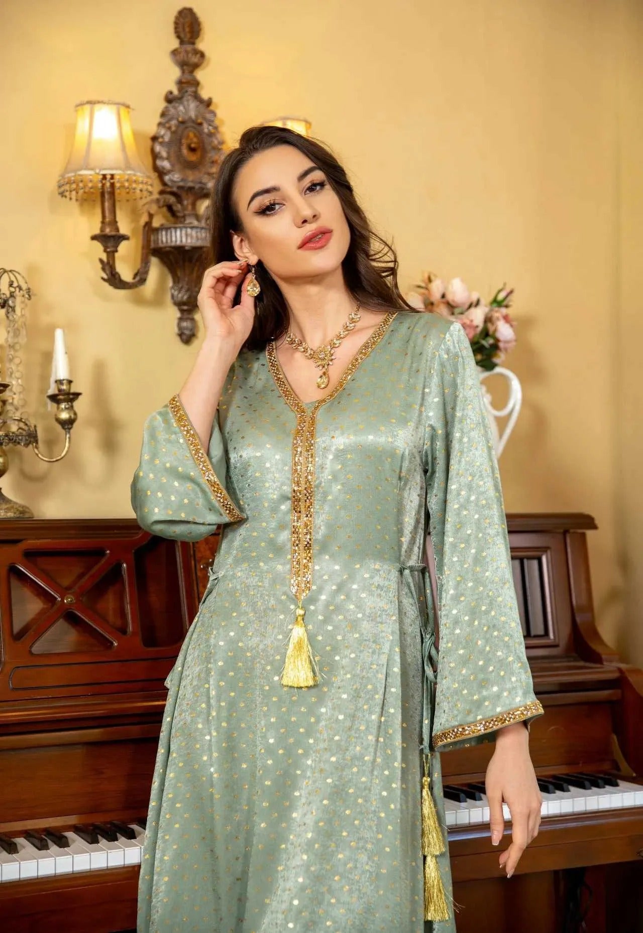 Dubai Muslim Women Casual Long Dresses Moroccan Saudi kaftan Clothing Solid Velour Belted Gold Stamping Abayas 2024 New