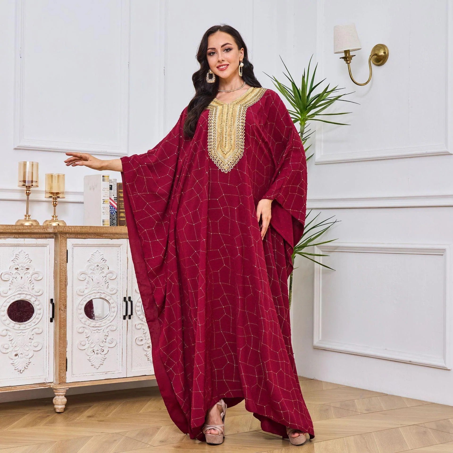 Mode langes Kleid Dubai Abayas für weibliche Perlen Batwing-Ärmel V-Neck Gürtelkleidung elegante muslimische Kostüme Frau Frau