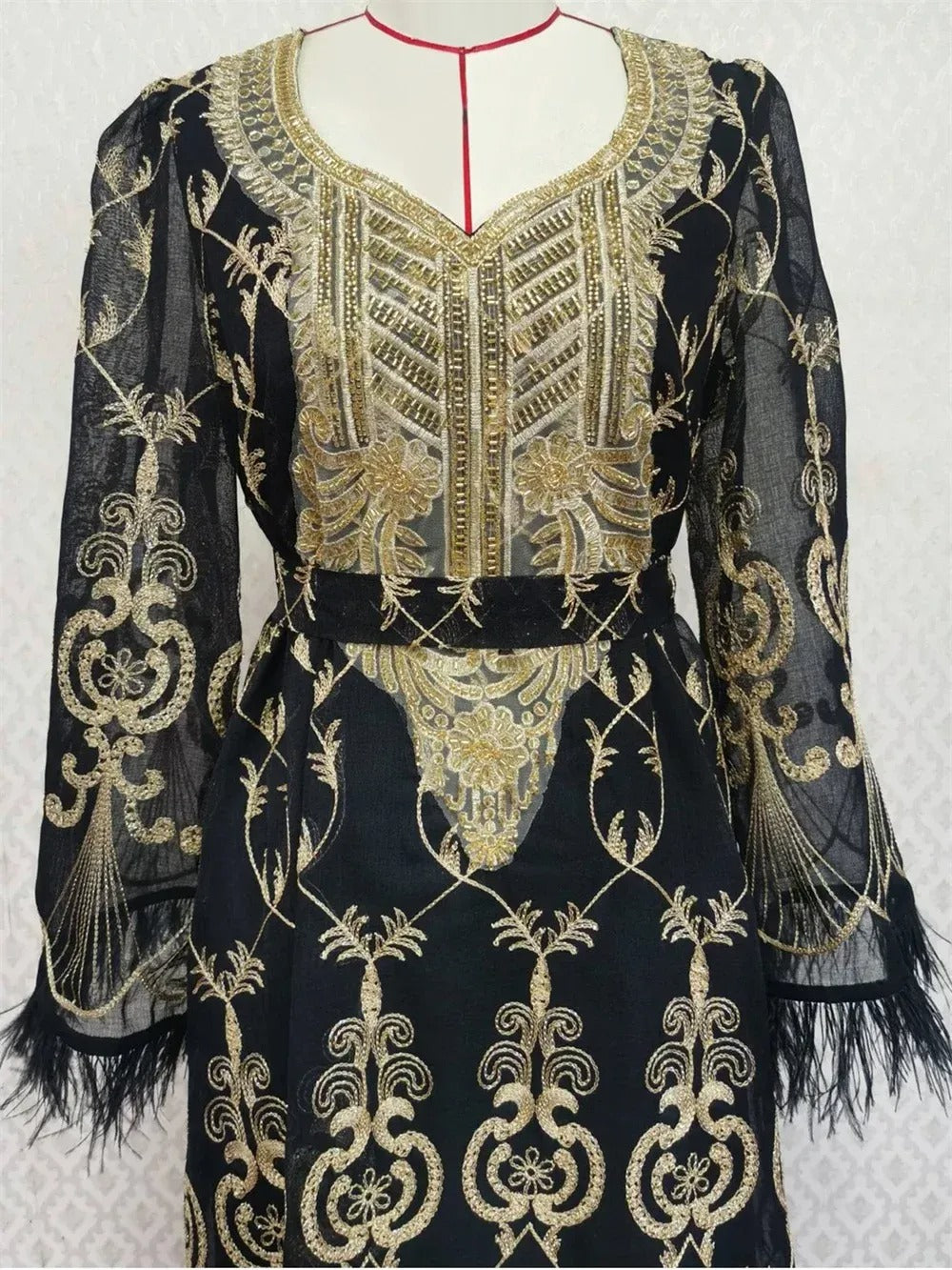 Dubai Gold Blumensticke Pailletten Feathers Patchwork Langarm gegen Kragen ethnische Partykleid mit Schärptern Eid al-Adha