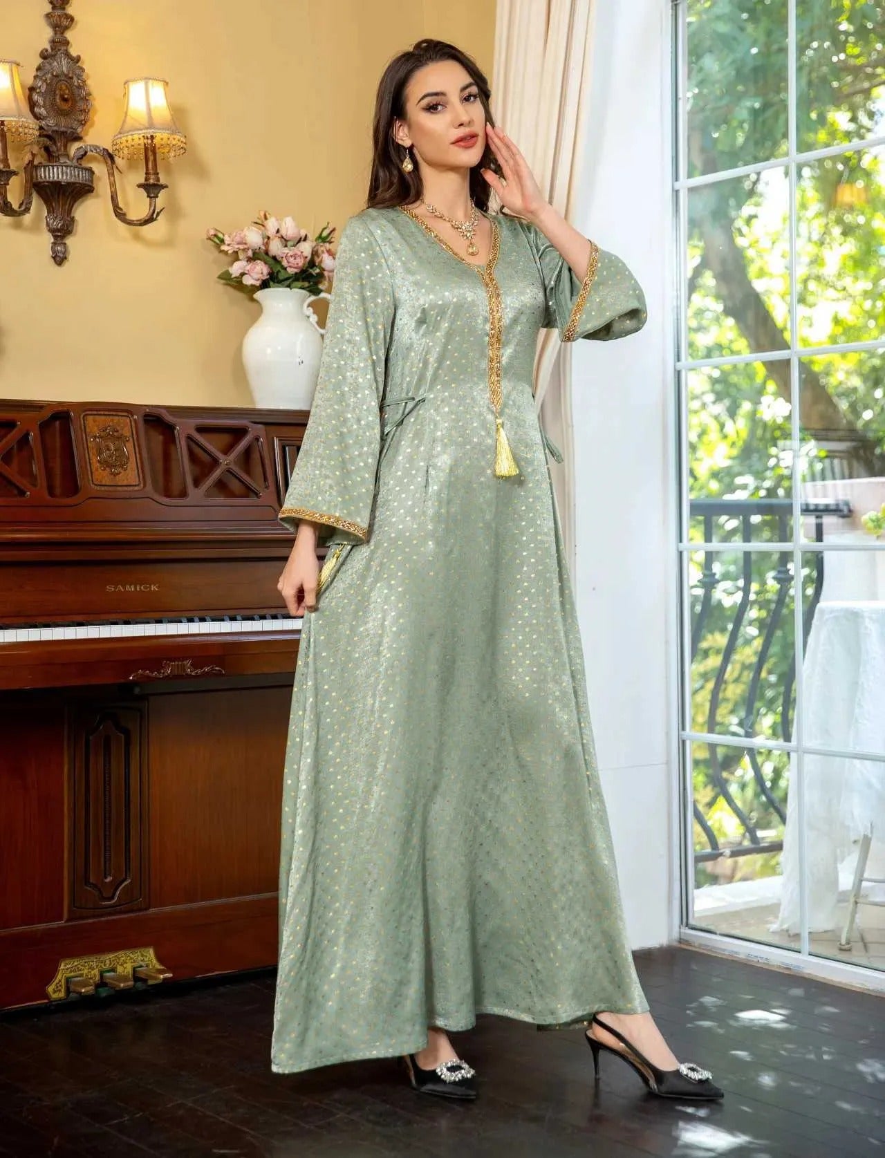 Dubai Moslimvrouwen Casual lange jurken Marokkaanse Saoedische Saoedische Kaftan Clothing vaste velours gordel Gold Stemping Abayas 2024 NIEUW