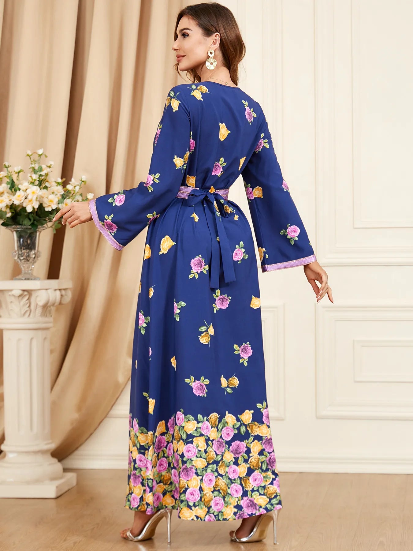 Chique etnische print abaya jurk vrouwen elegante tape trim V nek volle mouw losse casual gordel Morokkaanse Dubai jalabiya