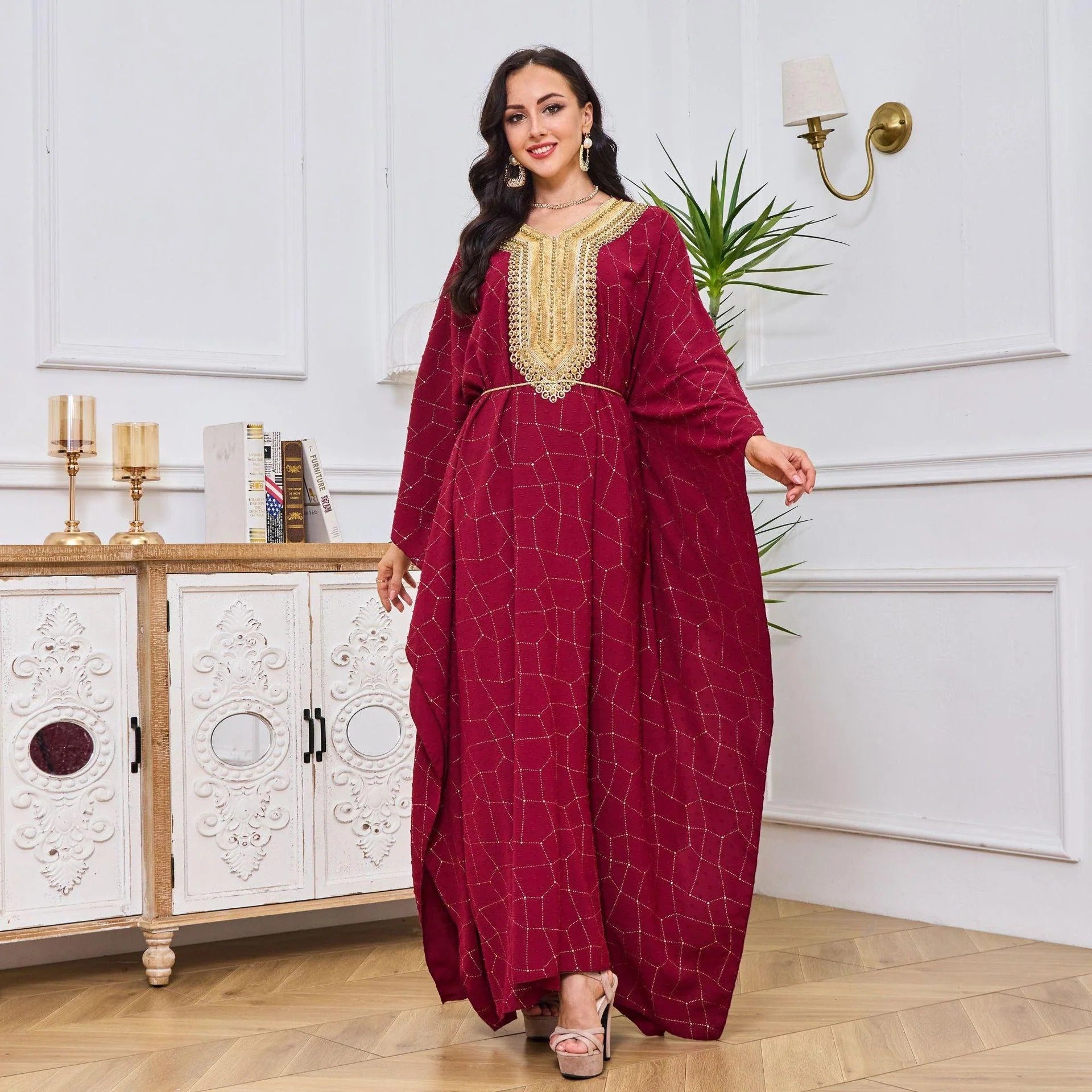 Mode langes Kleid Dubai Abayas für weibliche Perlen Batwing-Ärmel V-Neck Gürtelkleidung elegante muslimische Kostüme Frau Frau