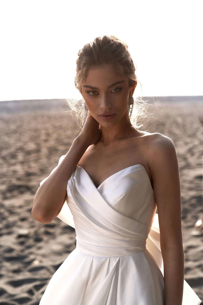 Abiti da sposa sexy da spiaggia Donne Spaccate Scheda una spalla Abito da sposa abiti da sposa in raso Abbazia estiva Robe De Mariage