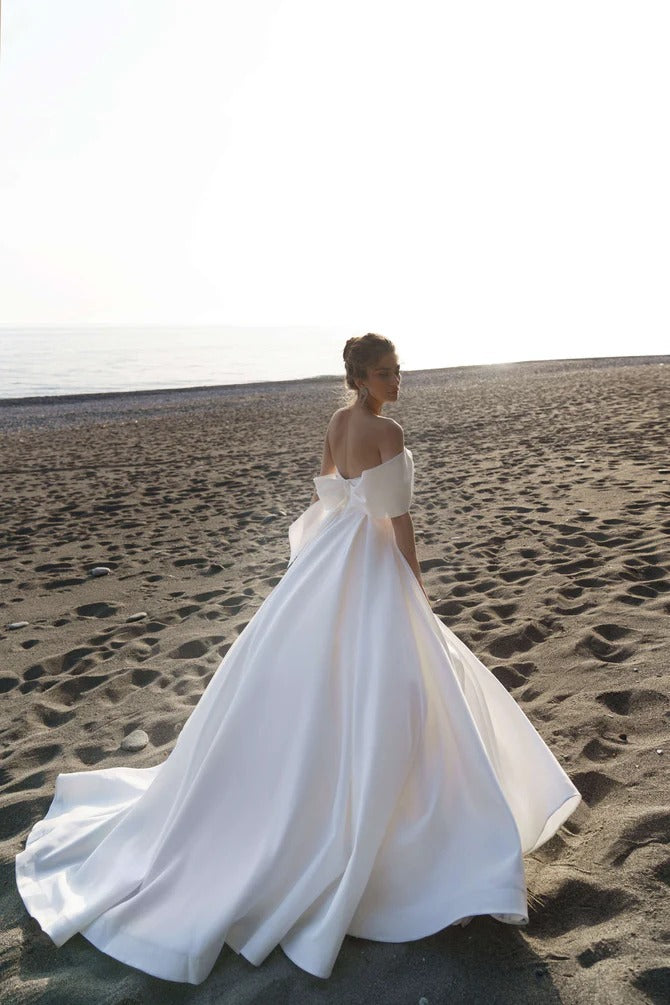 Sexy plage robes de mariée femmes fendu côté une épaule Robe de mariée Satin robes de mariée été plissée Robe de Mariage