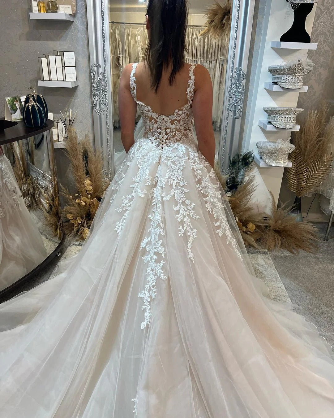 Fashion Lace Applique Wedding Dresses Sweetheart Off Shoulder Sleeveless High Split Elegant Fluffy Princess Style Bridal Gowns