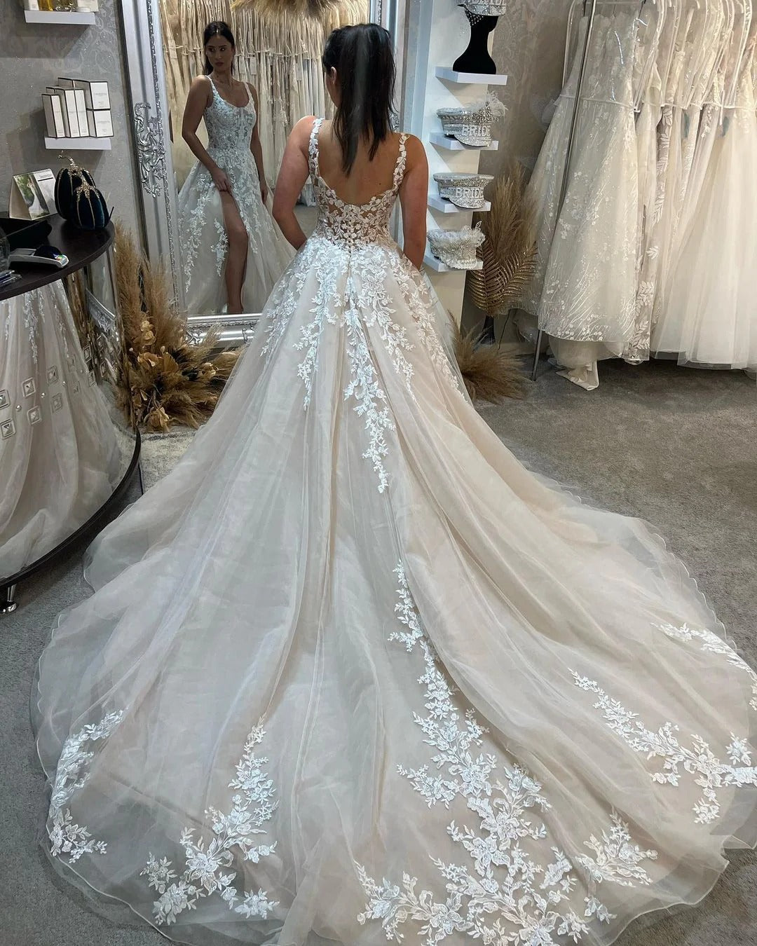 Fashion Lace Applique Wedding Dresses Sweetheart Off Shoulder Sleeveless High Split Elegant Fluffy Princess Style Bridal Gowns