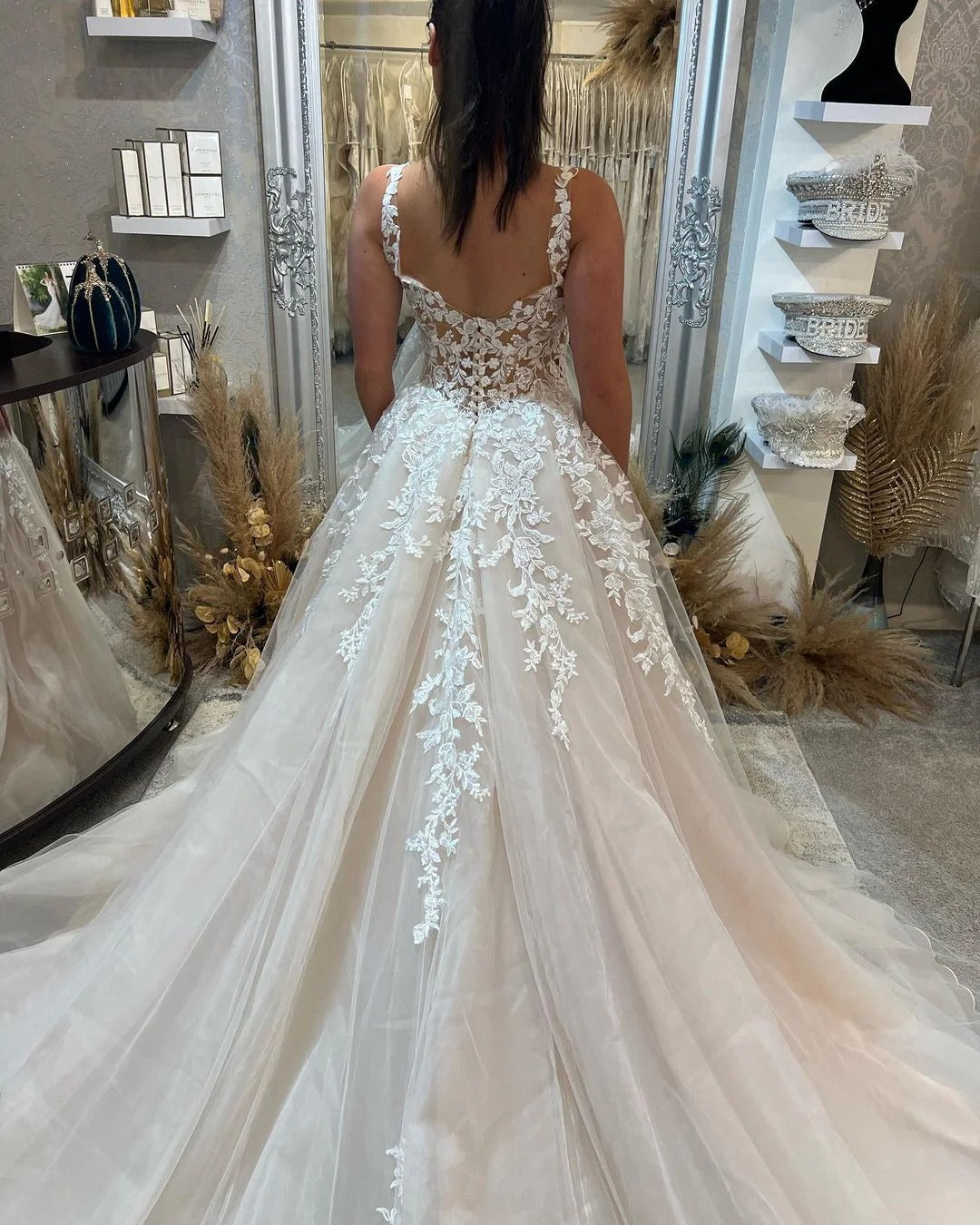 Fashion Lace Applique Wedding Dresses Sweetheart Off Shoulder Sleeveless High Split Elegant Fluffy Princess Style Bridal Gowns