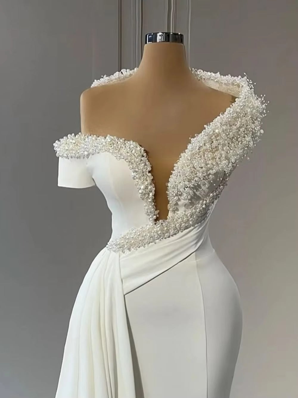 Vestidos de novia de sirena con perlas modestas, Vestido de novia con cuello en V, ilusión de cuello transparente hecho a medida, Vestido de novia 