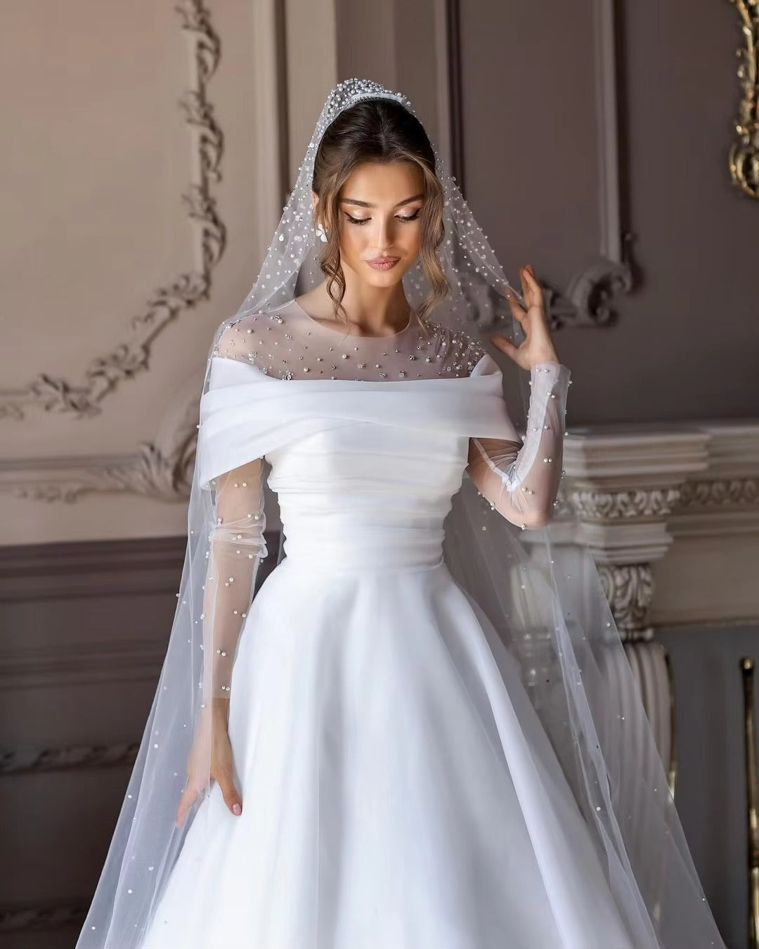 Vestidos De novia elegantes De línea A ilusión cuello redondo mangas largas perlas detalle De cuentas vestidos De novia De diseñador personalizados De Mariee