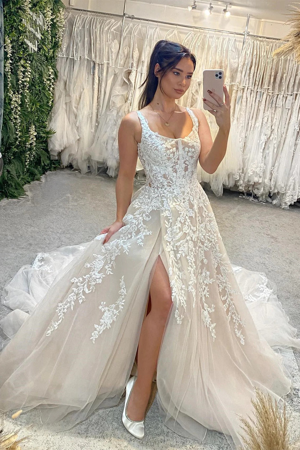 Fashion Lace Applique Wedding Dresses Sweetheart Off Shoulder Sleeveless High Split Elegant Fluffy Princess Style Bridal Gowns