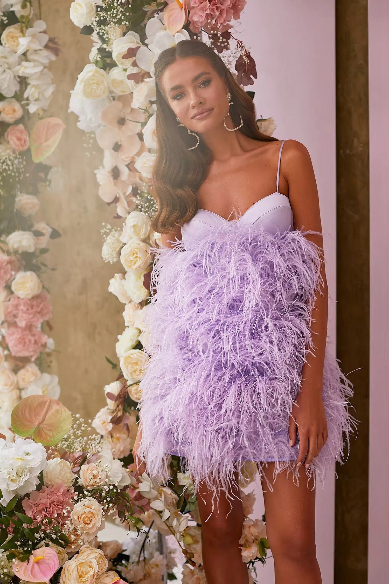 Lilac struś piórka PROM SURES SEXY SPAGHETTI Straps Luksusowa krótka mini koktajl sukienka gorąca różowa suknia urodzinowa RM092