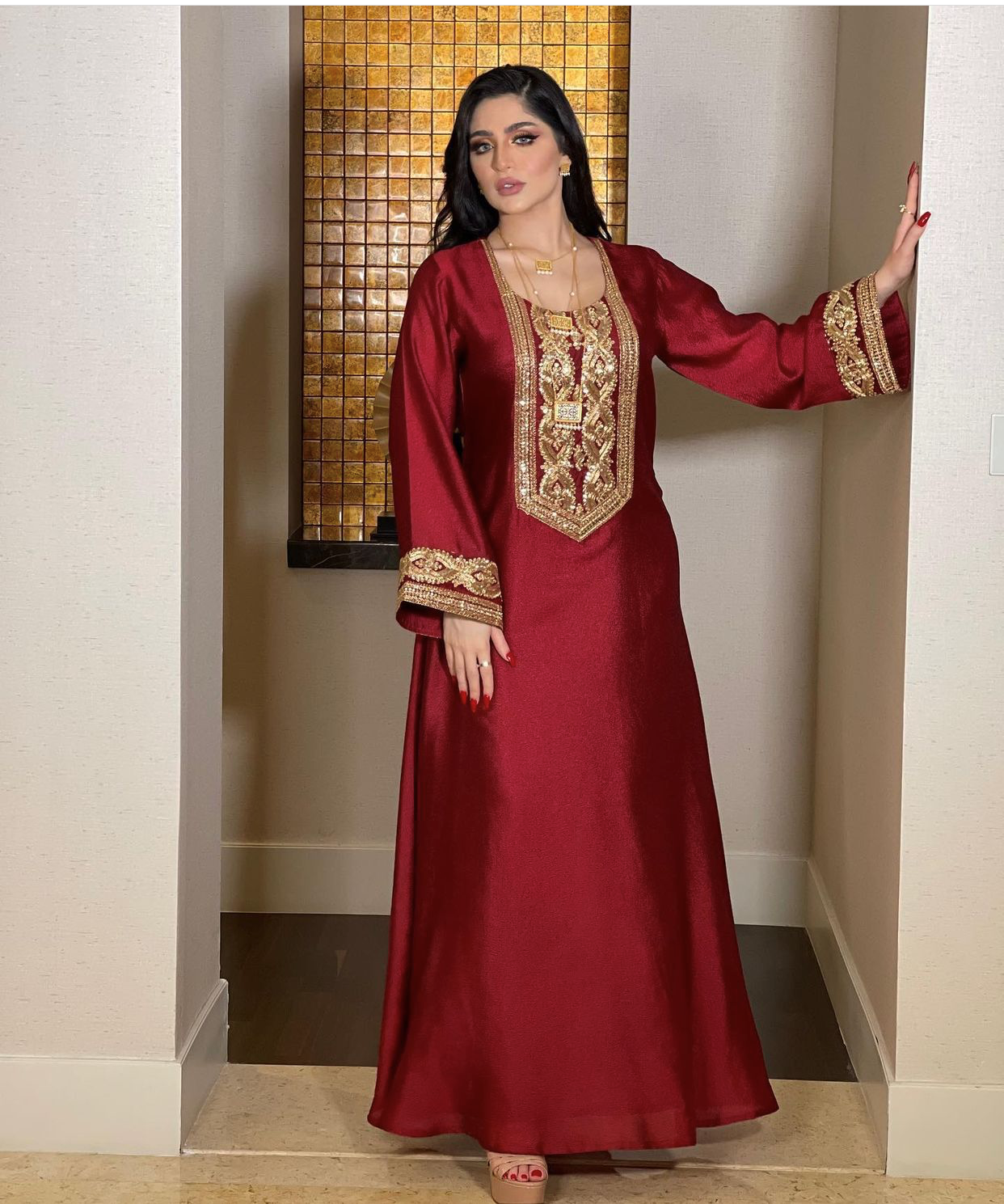 Fashion Solid Sequins Embroidery Abaya African Turkish Women Kaftan Clothing Jalabiyat Long Sleeve O-Neck Party Dress