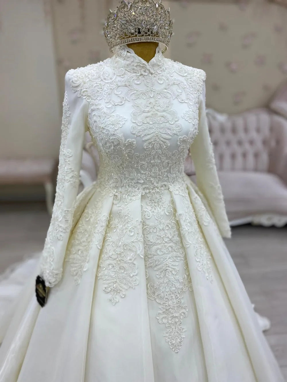 Apliques de renda Vestidos de noiva muçulmanos de manga comprida pescoço alto tule cetim vestidos de noiva Robe de Mariage