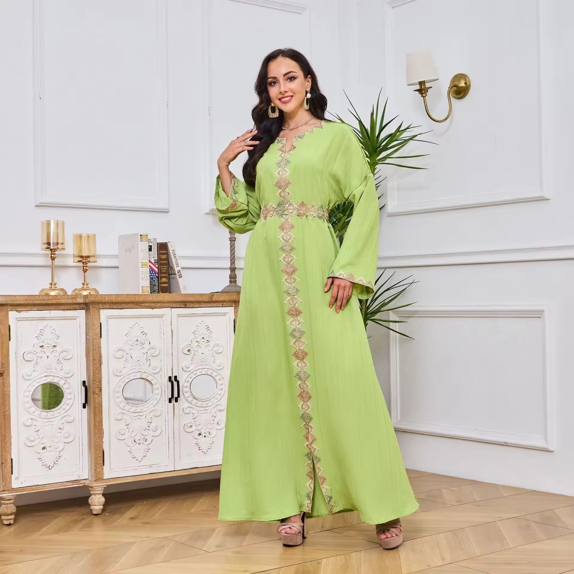 Dubai Abaya Kobieta Muzułmańska moda Solid Belted Ostrocie Tape Trime Pełny rękaw Elegancka islamska sukienka islamska