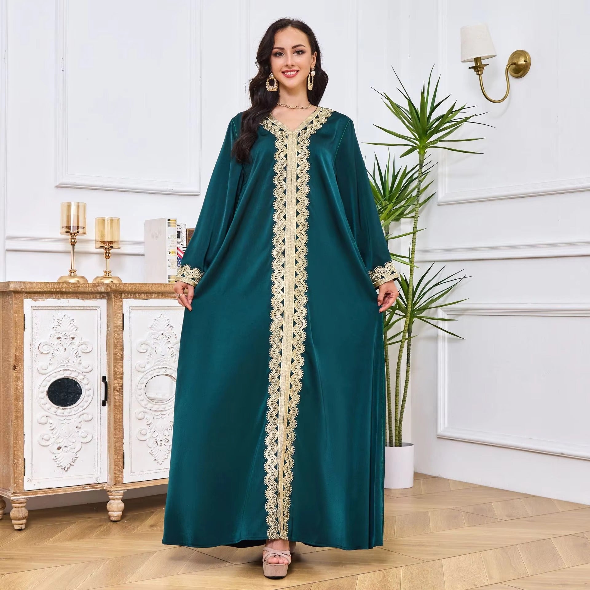 Mode Marokkaanse Abaya vrouwelijke Arabische vaste tape trim Volle mouw V-hals split zoom sjerpsels elegante chique dames lange jurk