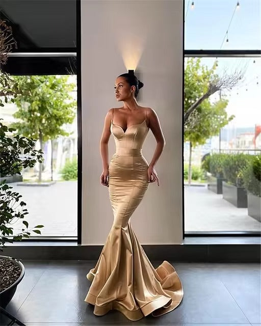 Lily Spaghetti Strap Gold Prom Dresses Sexy V Neck robes de soirée Stain Sheath Mermaid Evening Dresses Sweep Train Prom Gown