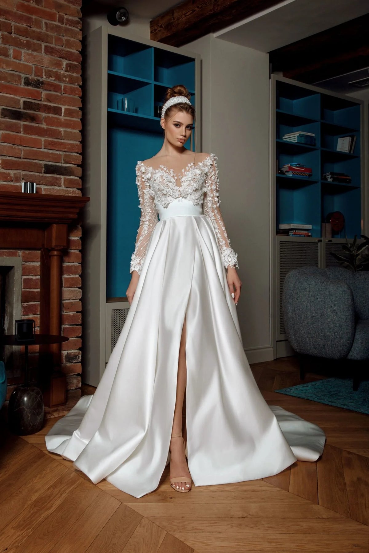 Ricamo in pizzo 3d a linea abito da sposa maniche lunghe illusioni con gonna a fessura anteriore abito da sposa a fenditura da sposa