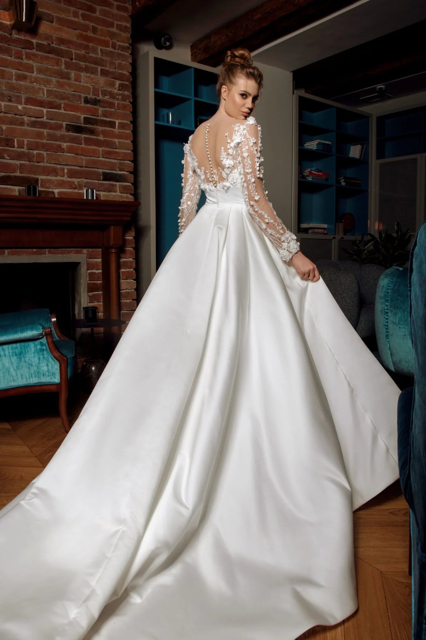 Robe de mariée trapèze brodée en dentelle 3D, manches longues, jupe en Satin, fente avant, robe de mariée à col transparent 