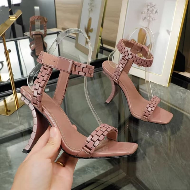 Strano stile alto tacchi alti orologi in metallo sandali quadrati di punta di piedi per donne estate New Fashion Women's Shoe Party Patwalk