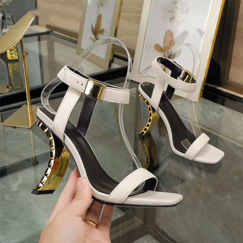 Vreemde stijl hoge hakken metalen horloge keten vierkant teen sandalen voor vrouwen zomer nieuwe mode damesschoenfeest catwalk