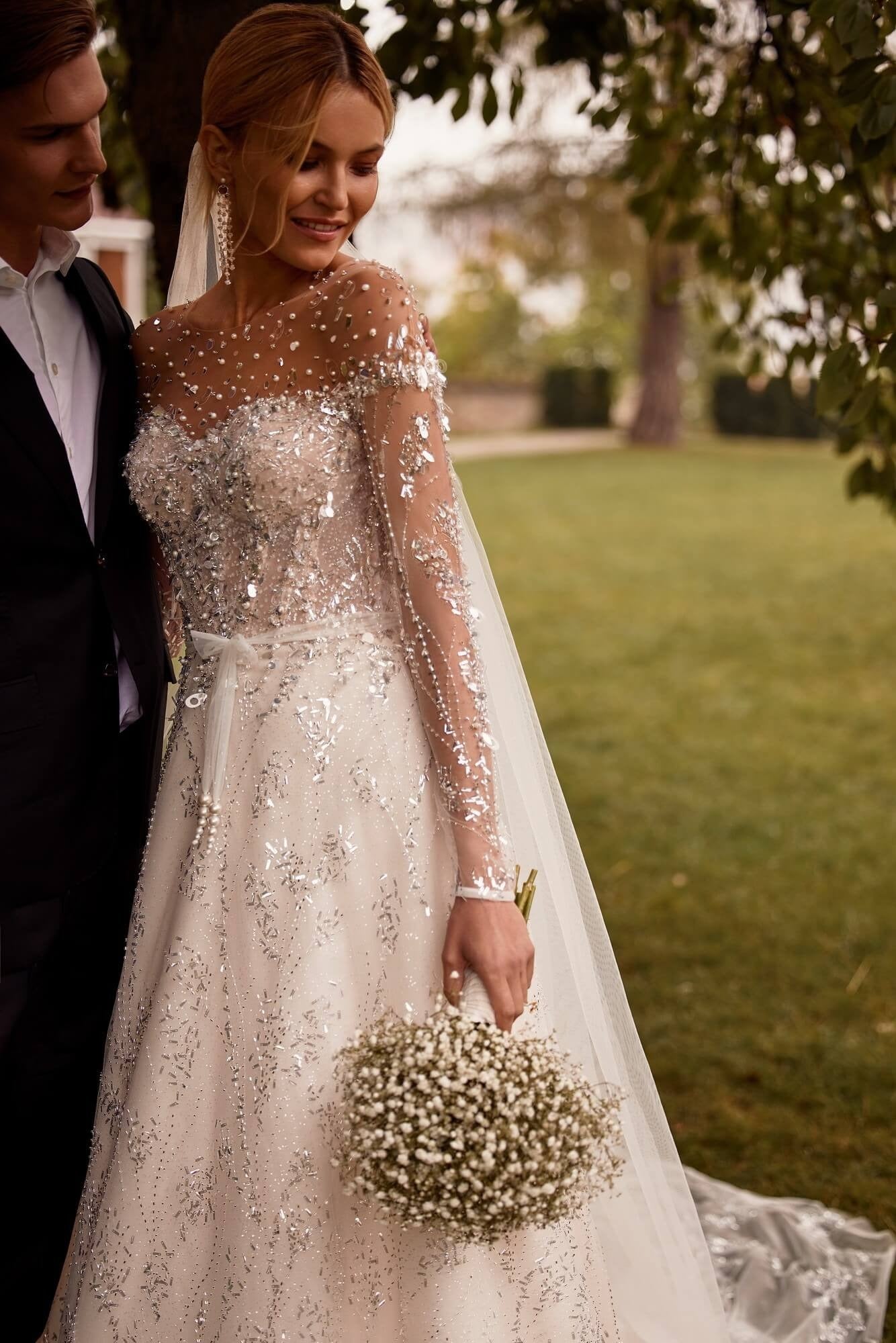 Eenvoudige o-neck bruid gewaad lange mouwen Sparkly Paillins Beads Bridal Jurk Classic Pearls A-Line Long Wedding Dress Robe de Mariée