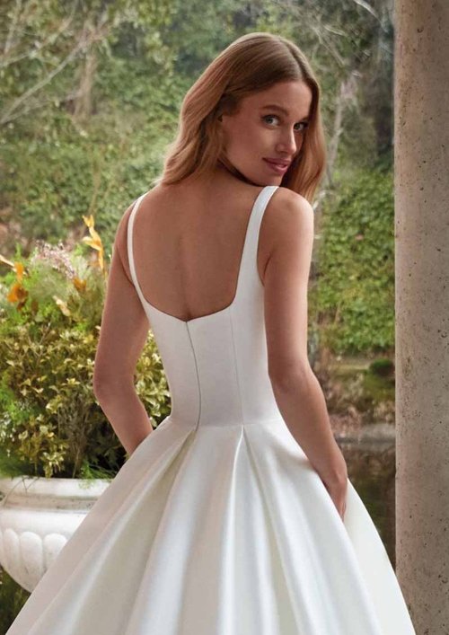 Perfecte eenvoudige vierkante kraag a-line trouwjurken elegante mouwloze backless bruidsjurken satijn op maat gemaakte gewaad de mariée