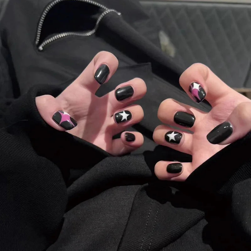 Y2K Black White Star Artificial Fake Nails Full Cover Short False Nail Removable Press on Nails for Women DIY Manicure 24Pcs