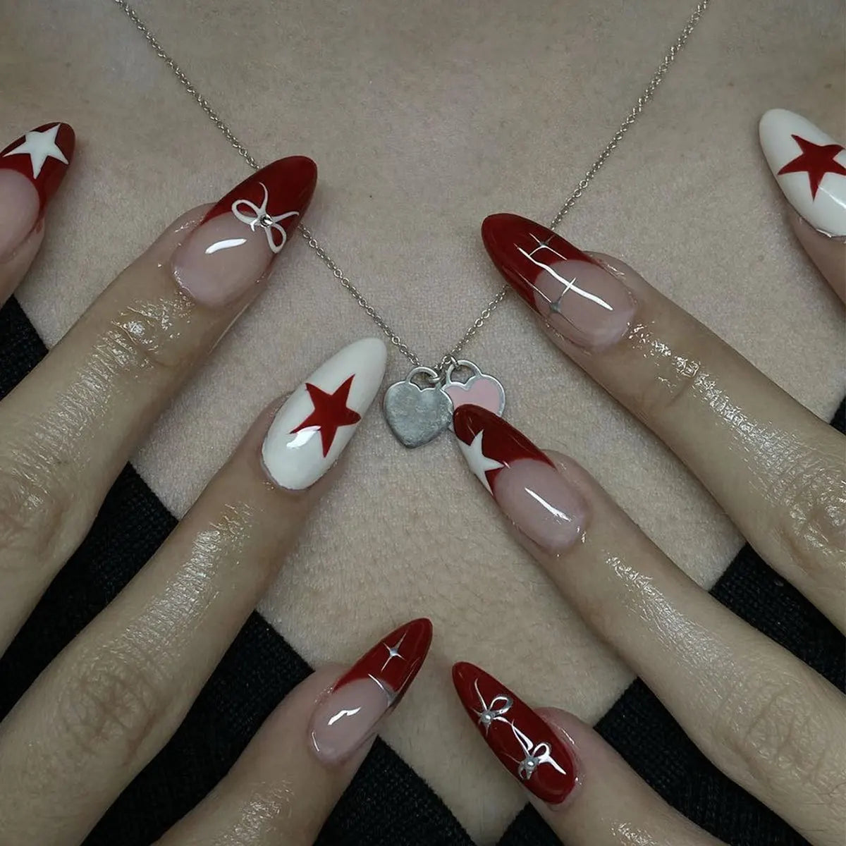 24Pcs Almond Press on Nails Y2K Star Diamond Designs for Cool Girls Nude Color Fake Nails for Women Full Cover False Nail Tips