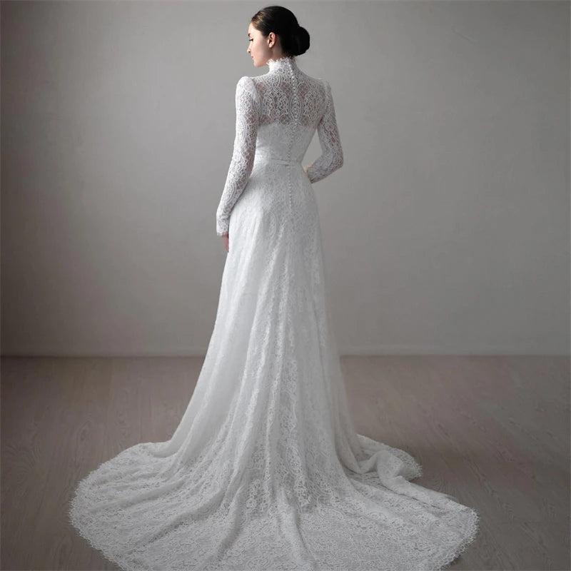 Robe de mariée ligne A blanche en dentelle, manches longues, col haut, traîne de balayage, robe de mariée élégante