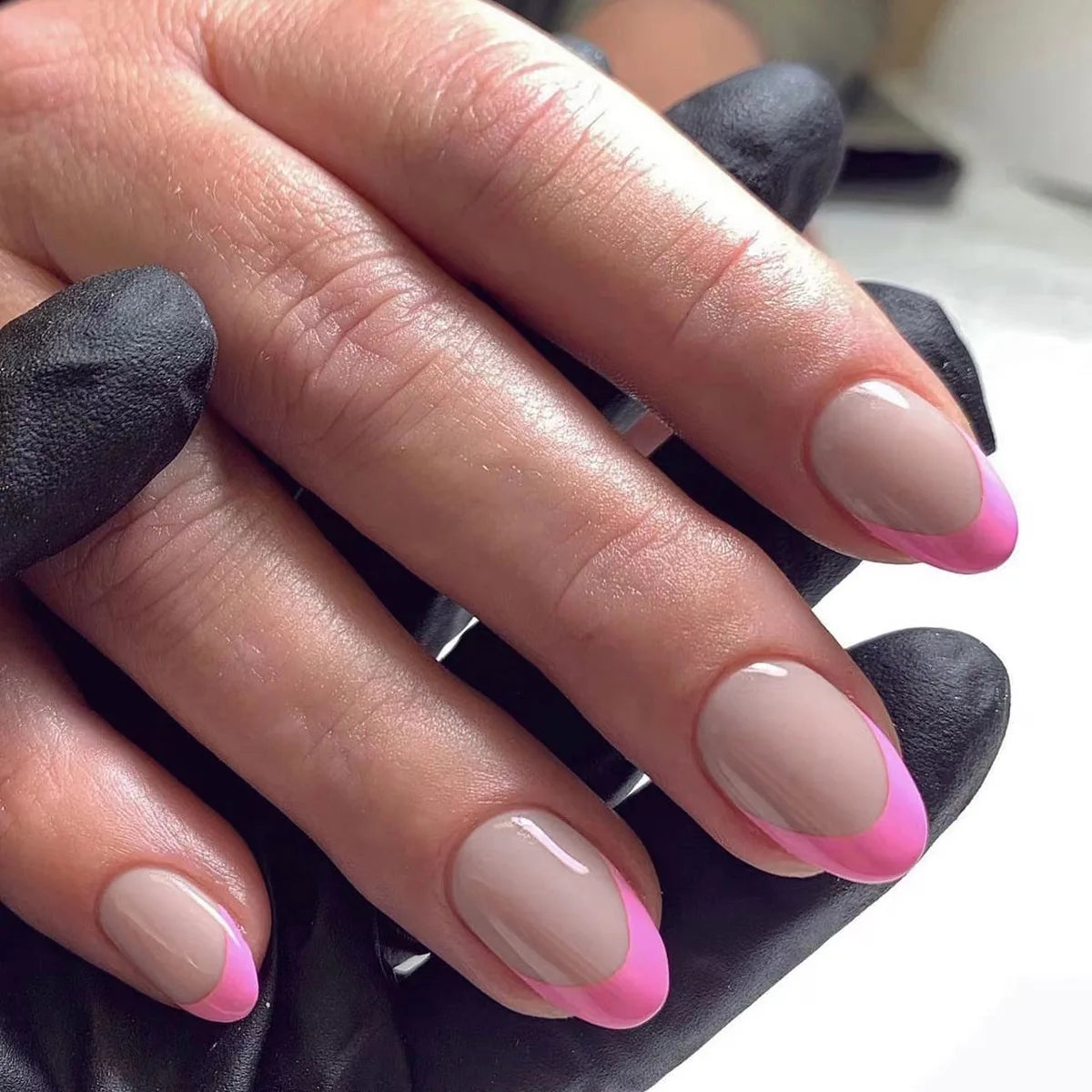 24Pcs Simple French Fake Nails Short Almond Glossy Round False Nails with Glue Gold Edge Press on Nail Wearable Finished Nails