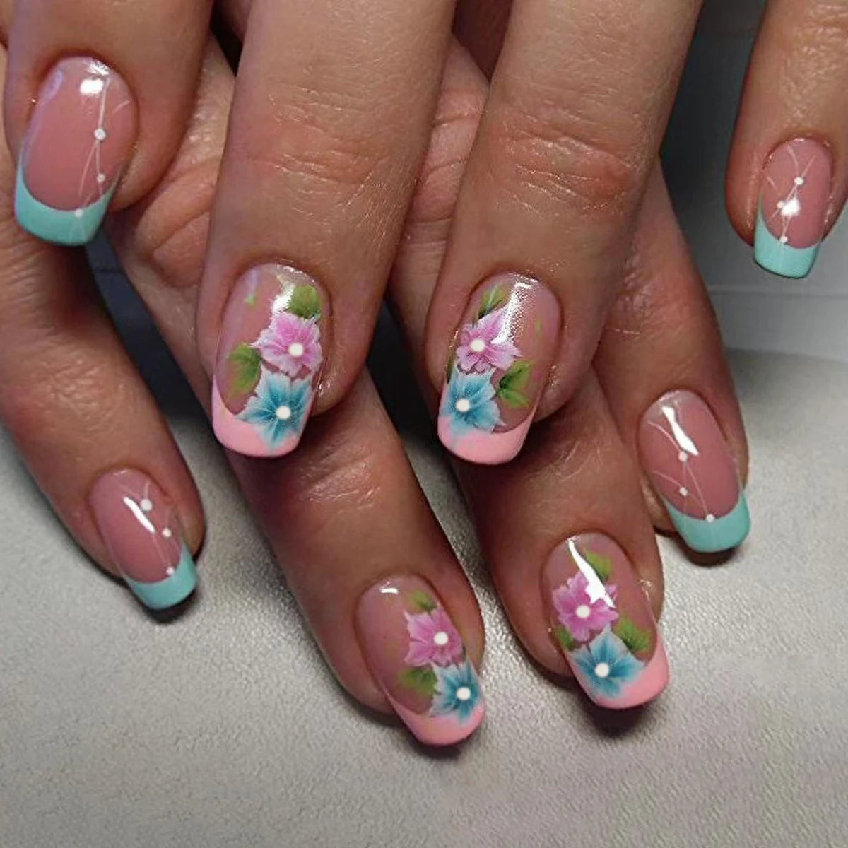 Short Square False Nail with Colorful Flower Rhinestone Design Simple French Fake Nail Fashion Wearable Press on Nails Art 24Pcs