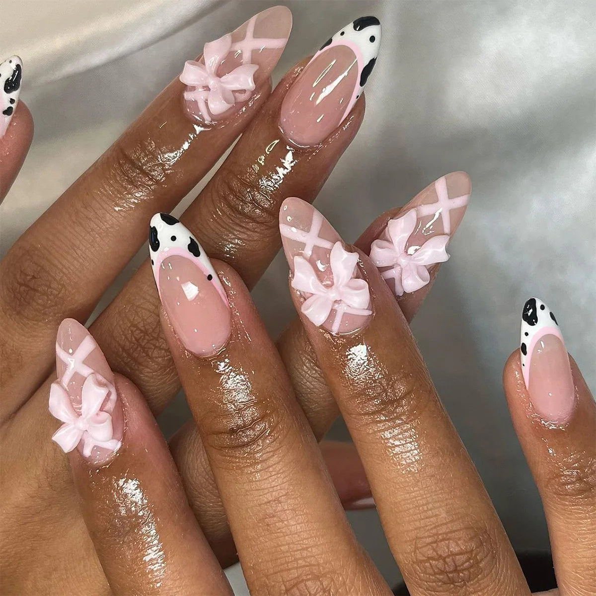24Pcs Sweet Pink Almond Fake Nails Pearl Bow Wearable Nails Stickers Wearing French White Edge Removable Acrylic Nails Tips Art