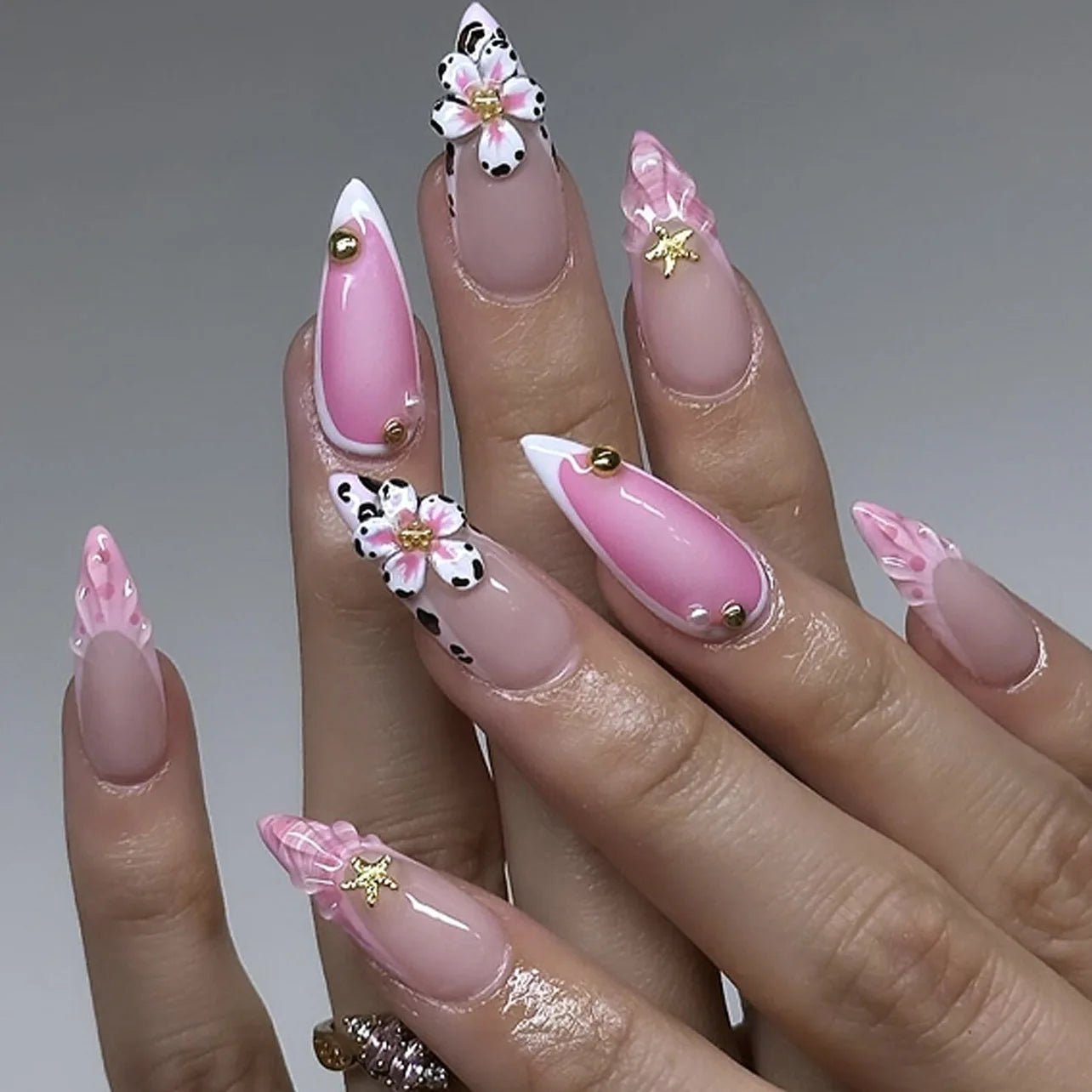 24Pcs Simple Press on Nails Full Cover Little Broken Diamonds Leopard French False Nails Stickers Blush Flowers Almond Manicure