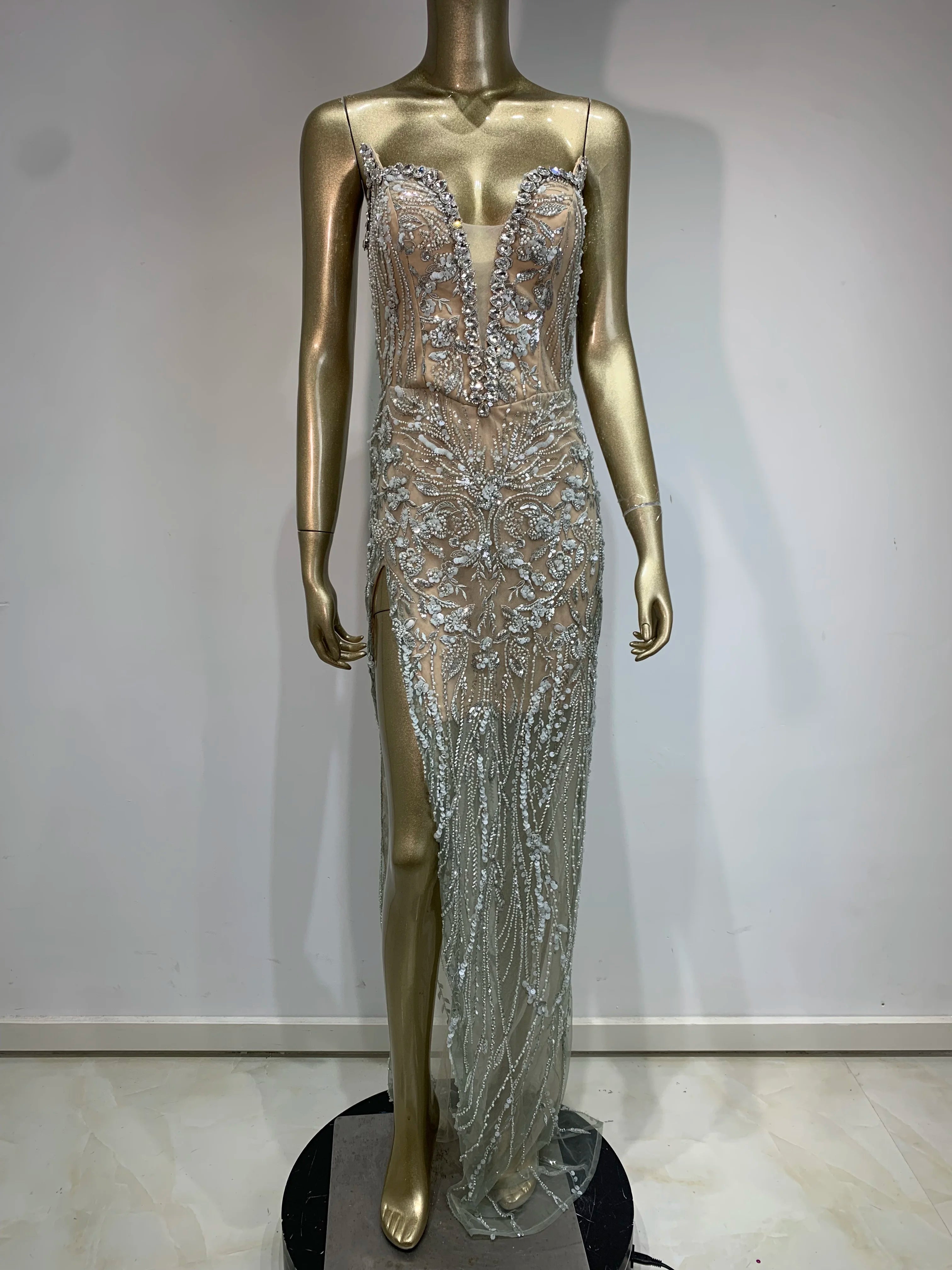 Luxury Sexy Strapless Feather Sequins Silver Beading Maxi Long Women Celebrity Dress Elegant Party Evening Vestido