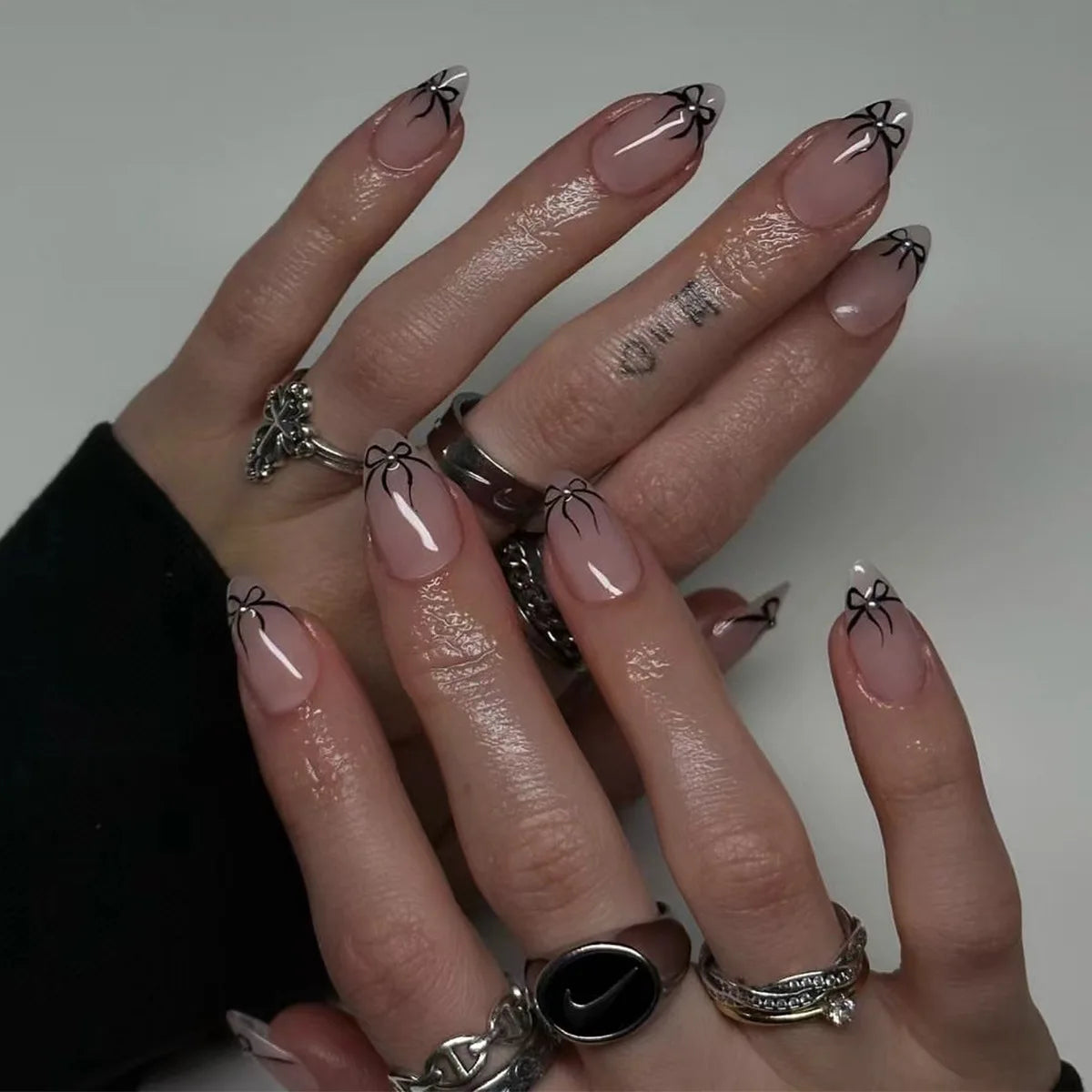 Handmade French Fake Nails Blush Pink Press on Nails 3D Alloy Bowknot Design Star Decor Wearable False Nails for Y2k Girls 24Pcs
