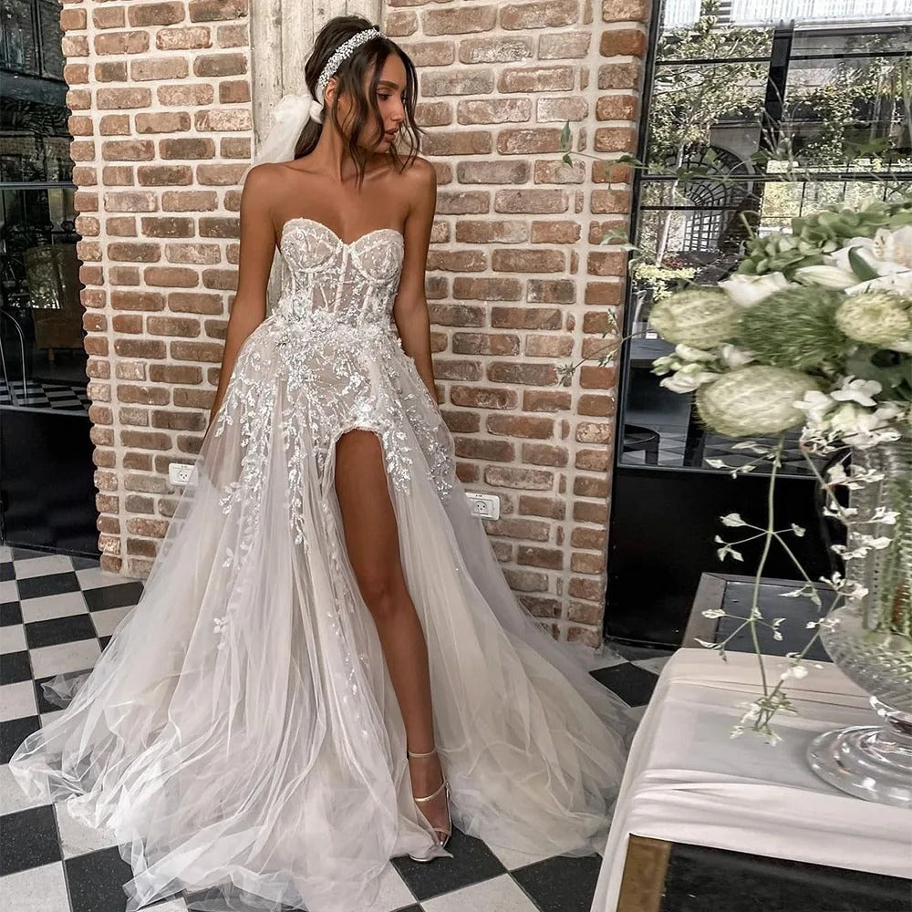 Einfache sexy Strand Brautkleider für Braut elegantes Spitzen -Boho -Hochzeitskleider trägerloser ärmelloser Hoch geteiltes Brautkleid