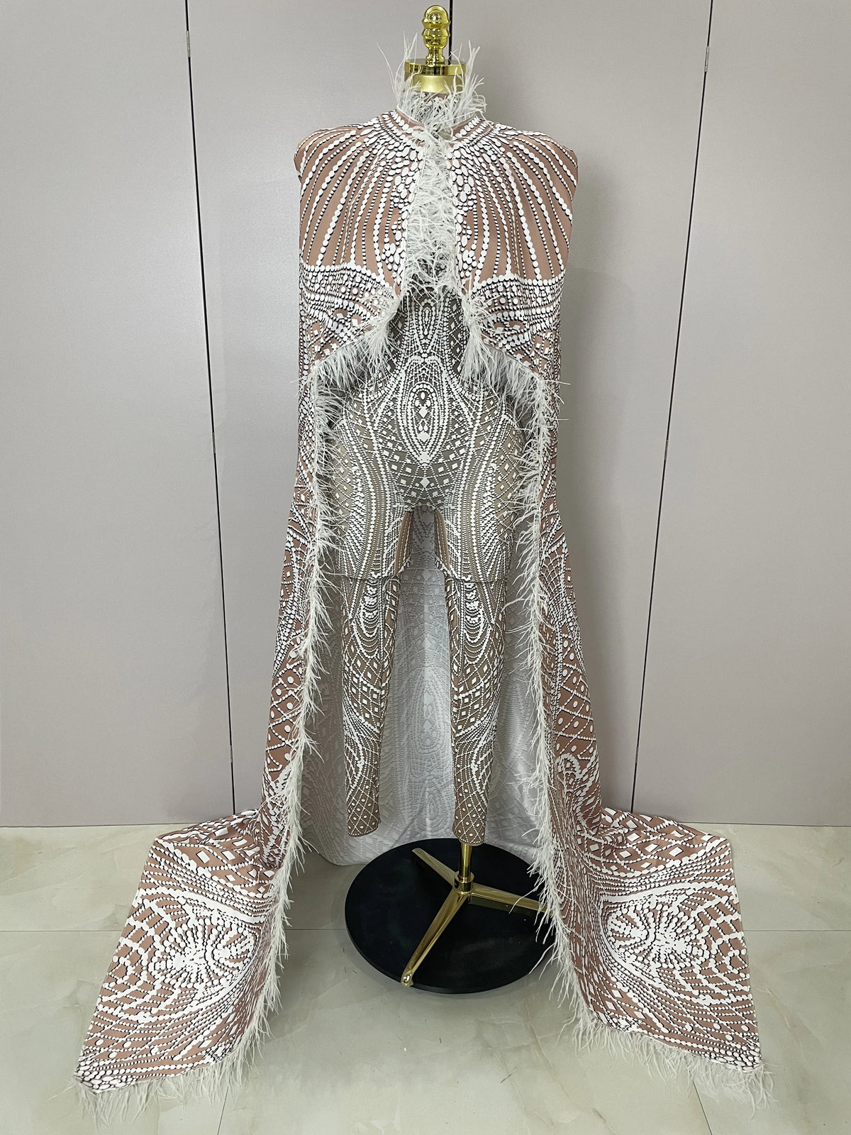 2025Luxury Feathers Cloak White Printing Sexy Sheath Jumpsuit Women Evening Party Bar Nightclub Singer Stage Performance Costume