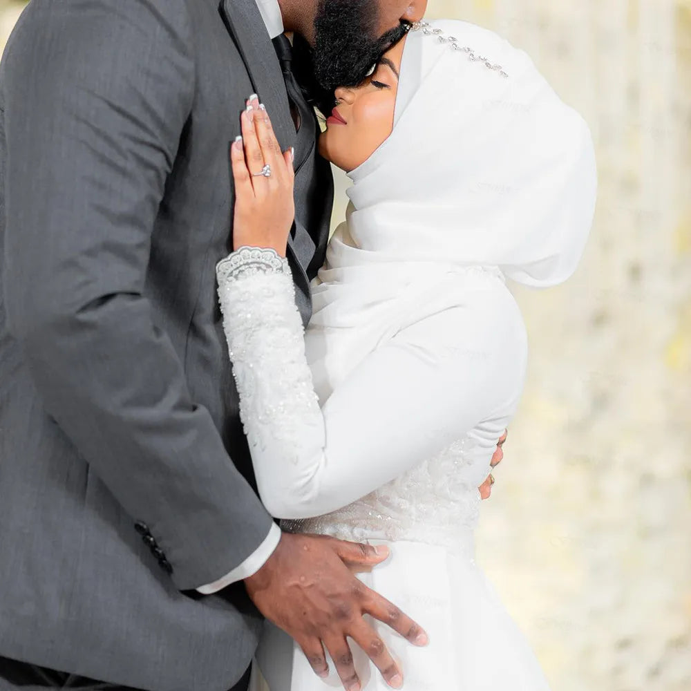 Robe De Mariée musulmane blanche Simple, manches longues, col haut, dentelle perlée, Robe De mariée arabe de dubaï avec Hijab