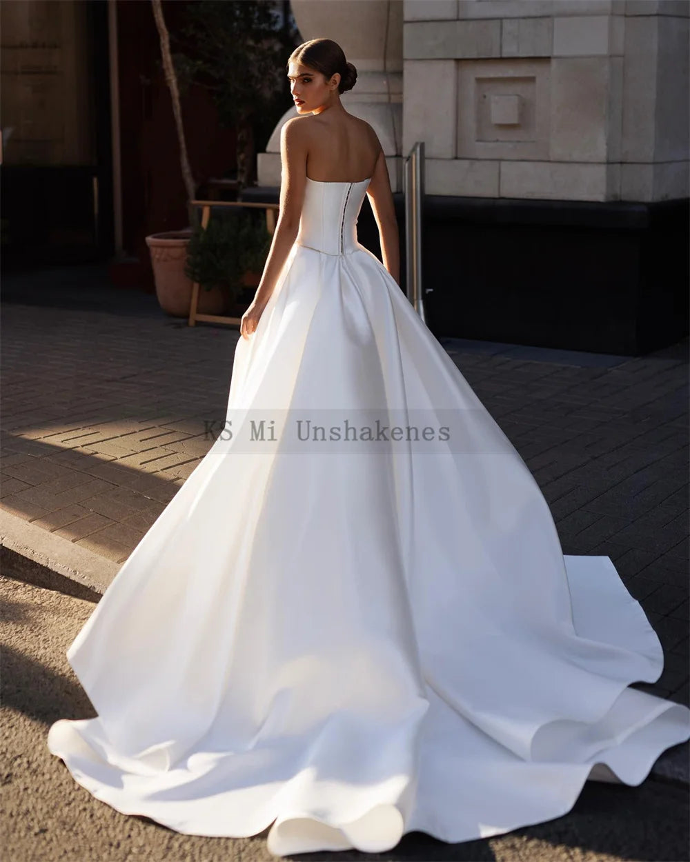 Sexy Beach Wedding Dresses Pearls Beaded Wedding Gowns Satin High Slit Pleated Couture Bridal Dress Robe de Mariee