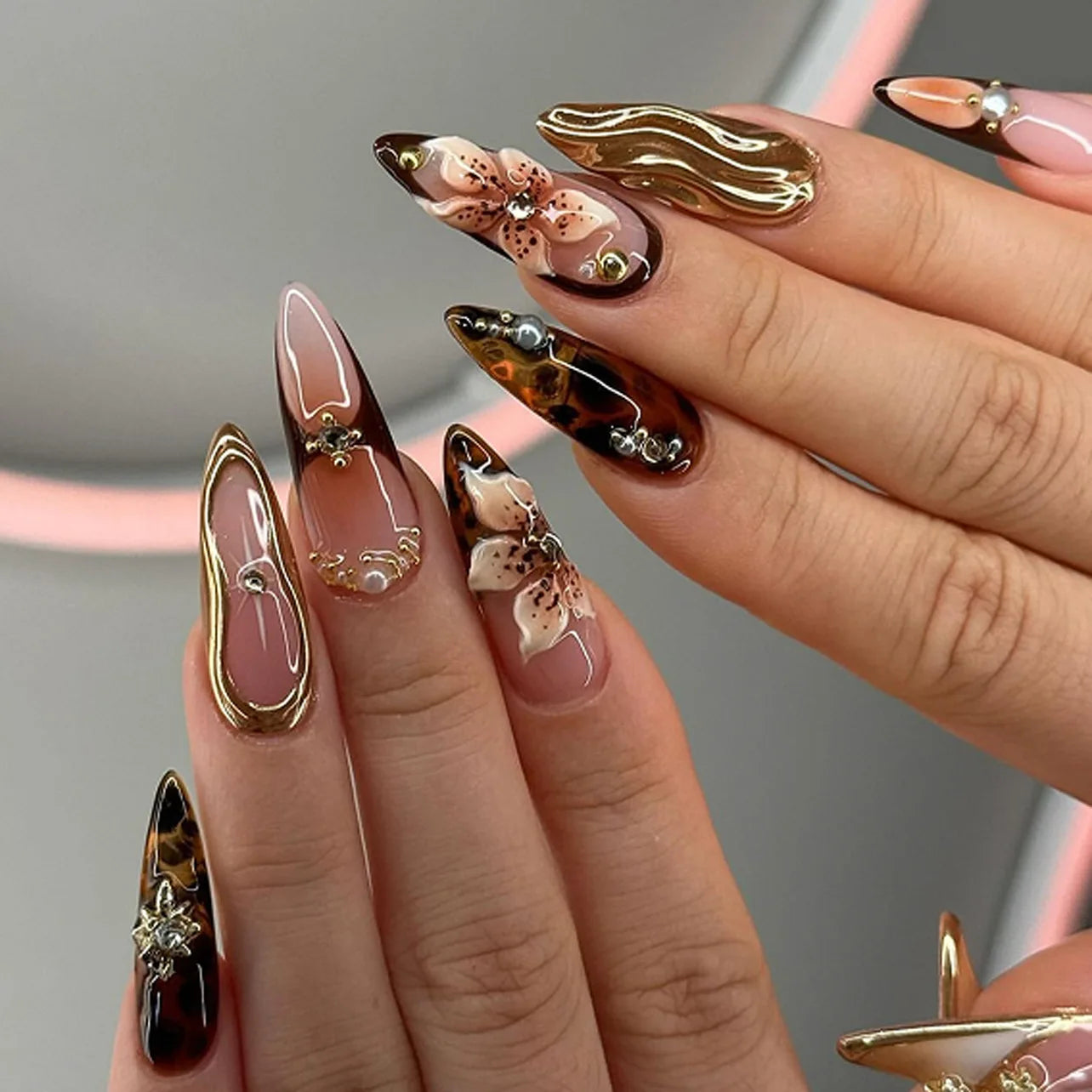 24Pcs Simple Press on Nails Full Cover Little Broken Diamonds Leopard French False Nails Stickers Blush Flowers Almond Manicure